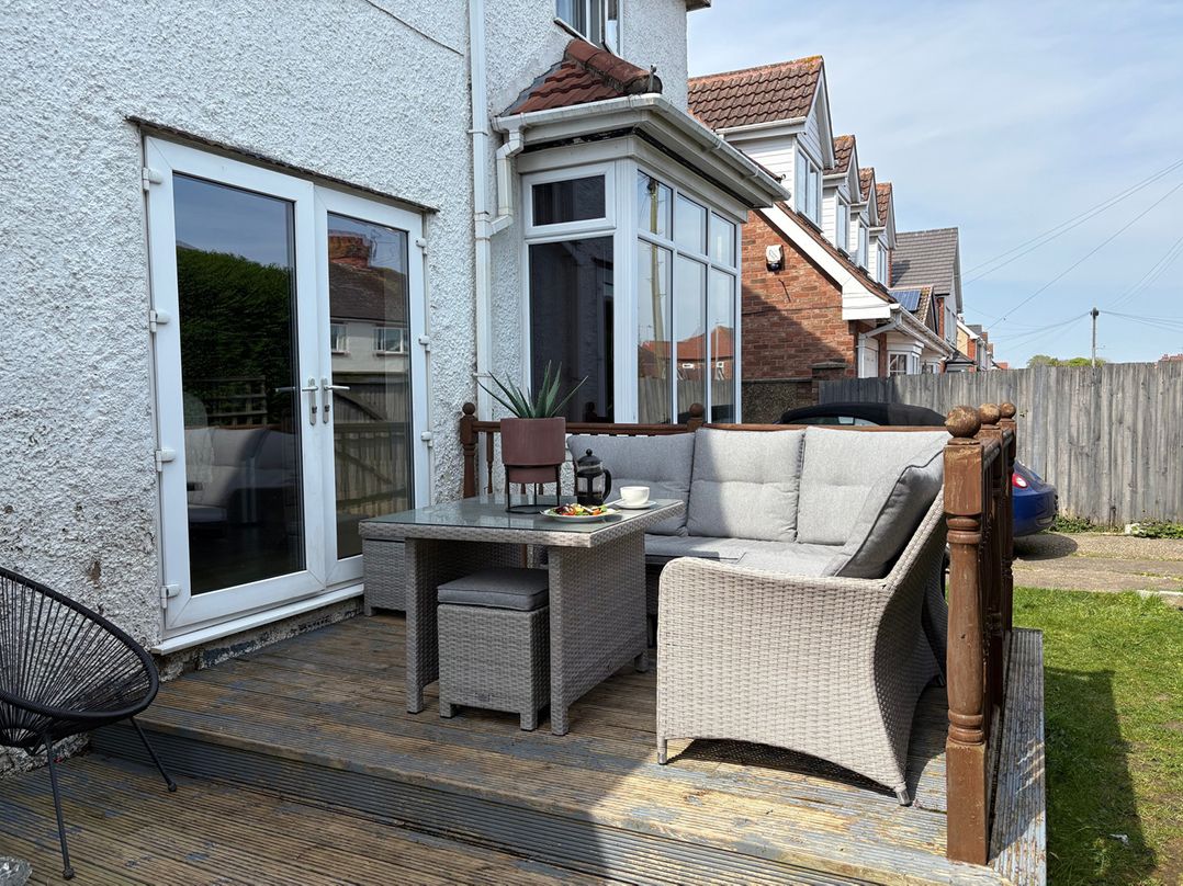 5 Bed Villa Sleeps 10 Pets Garden Parking