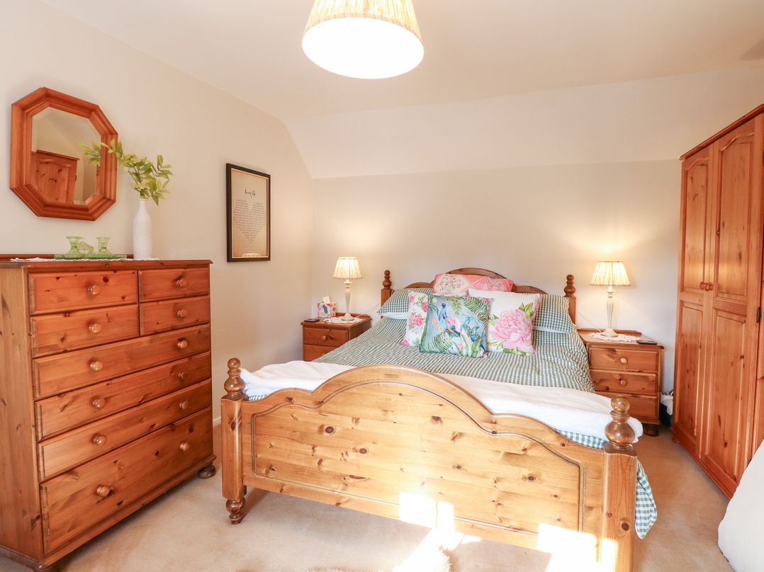 Hollyhedge Cottage