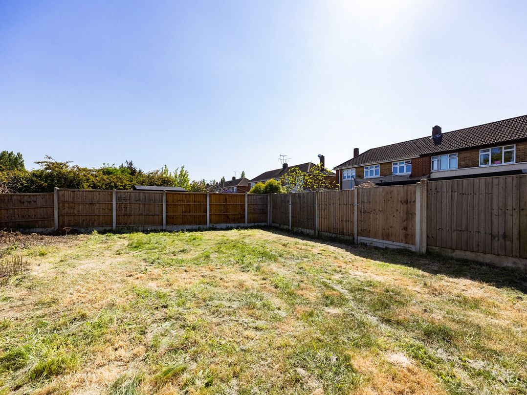 House Sleeps 14 with Parking and Garden