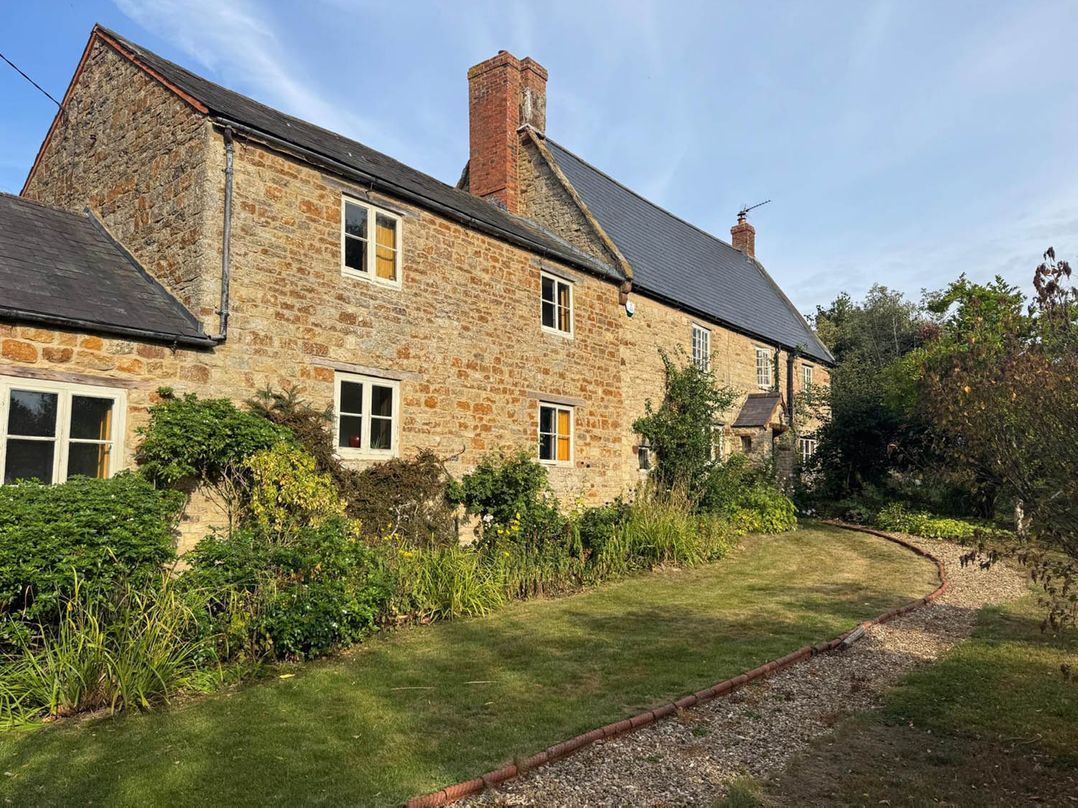 17th Century Farmhouse Near Silverstone Circuit