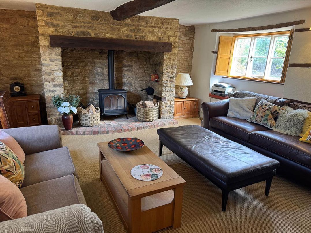 17th Century Farmhouse Near Silverstone Circuit