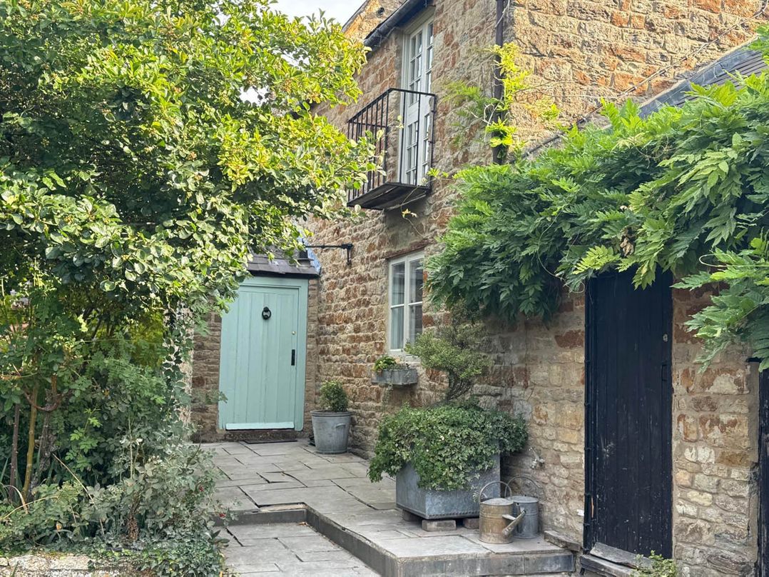 17th Century Farmhouse Near Silverstone Circuit