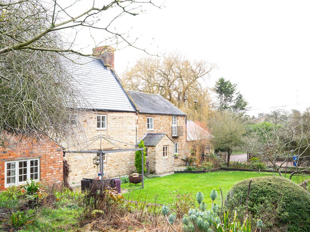 17th Century Farmhouse Near Silverstone Circuit