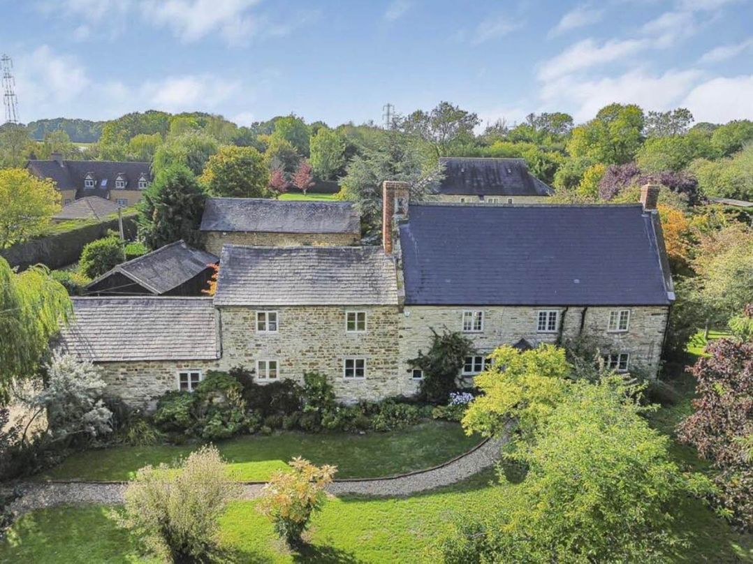 17th Century Farmhouse Near Silverstone Circuit