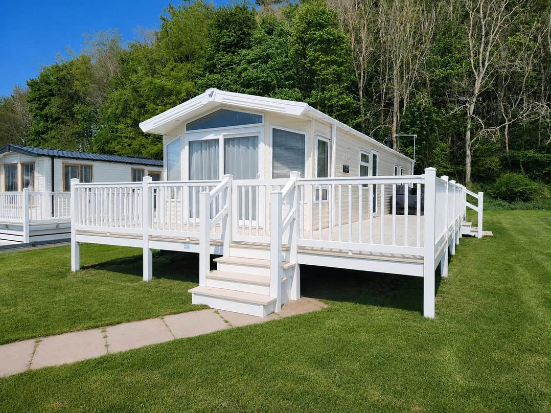 3 Bed Lodge Sleeps 6 Decking Parking WiFi