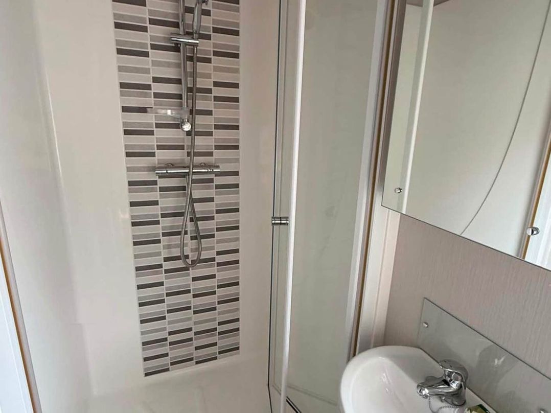 3 Bed Lodge Sleeps 6 Decking Parking WiFi