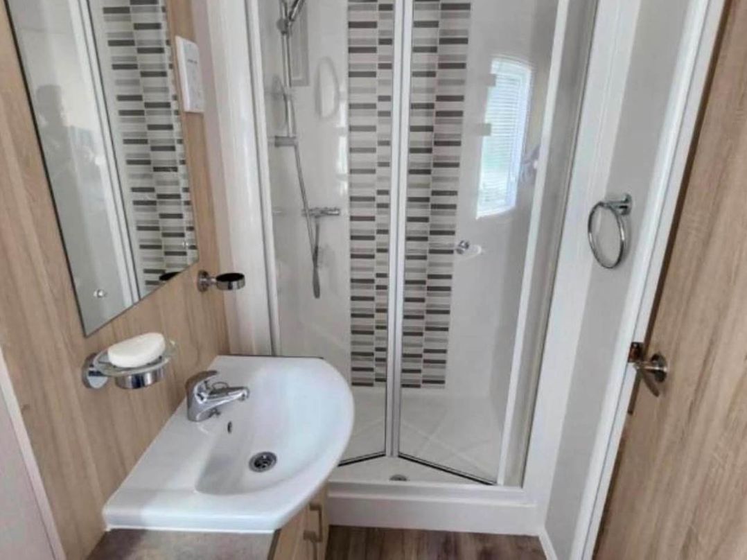 3 Bed Lodge Sleeps 6 Decking Parking WiFi
