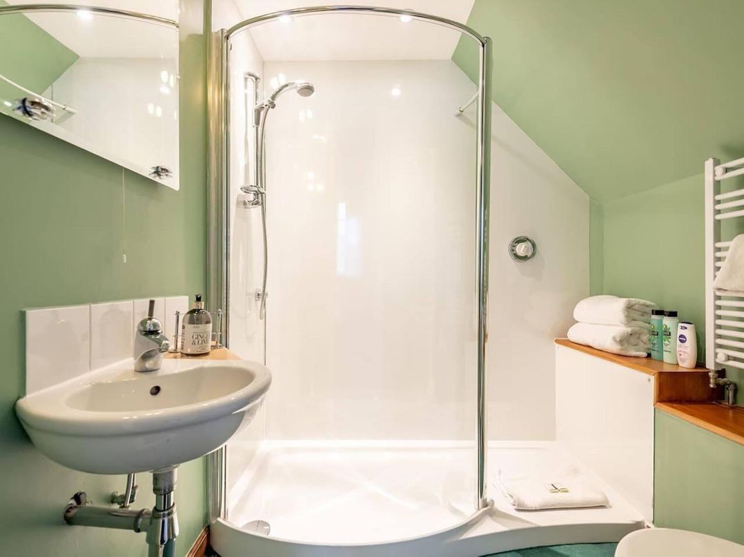 Luxury Duplex Sleeps 2 Hot Tub Balcony Parking