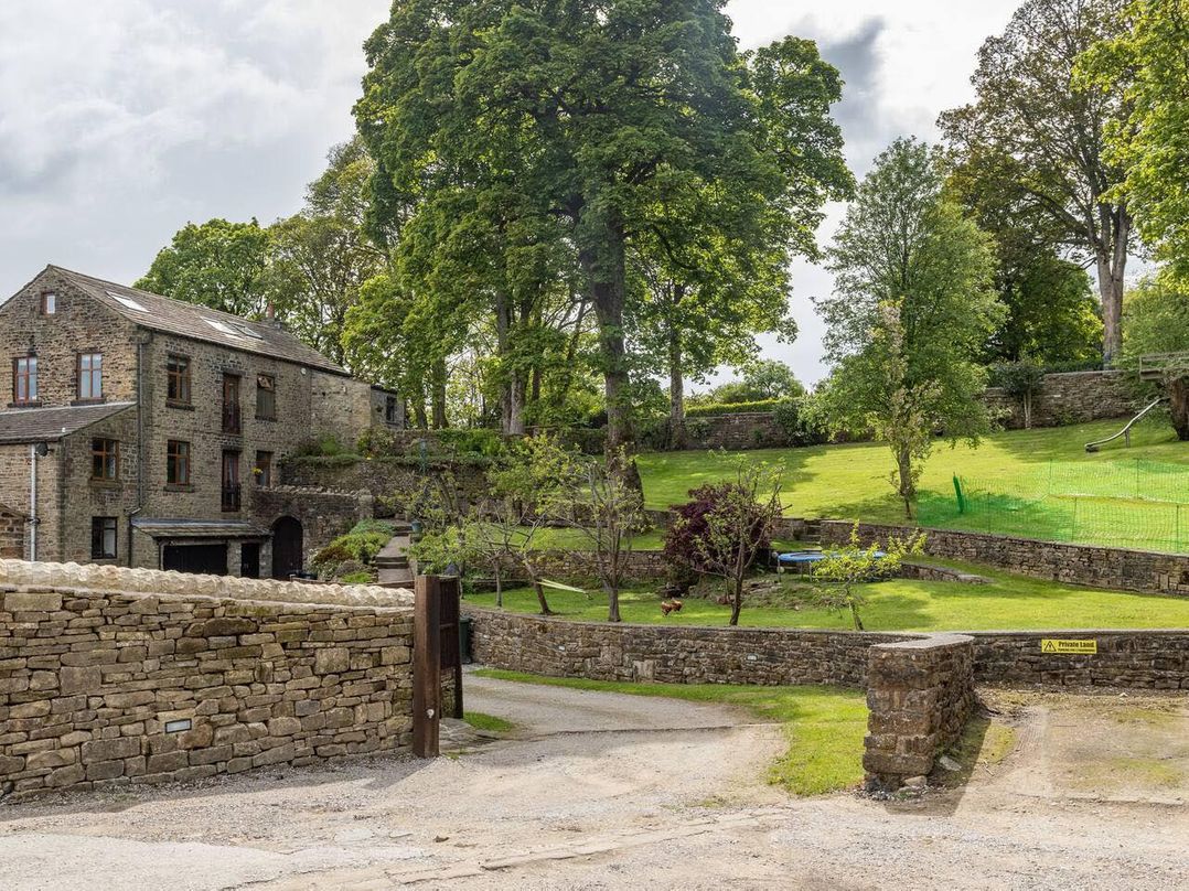 OldMill 2Bed Sleeps6 PrivateGarden OptionalHotTub