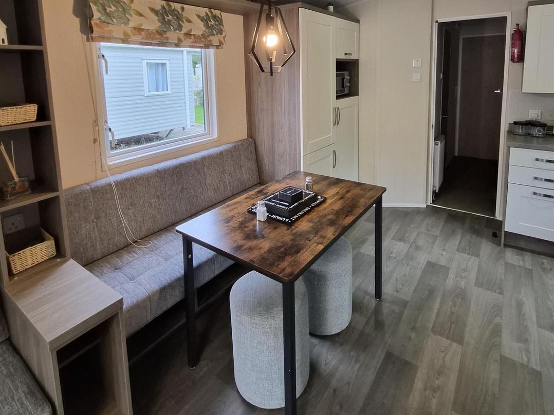 Homely Caravan in Skegness Sleeps 6
