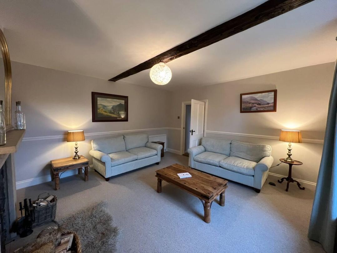 House Sleeps 10 Pet friendly Parking