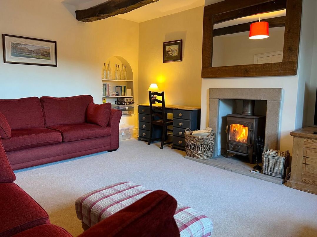 House Sleeps 10 Pet friendly Parking