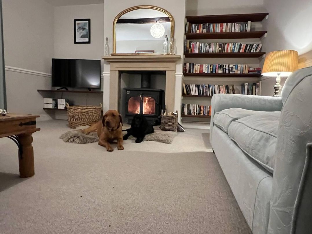 House Sleeps 10 Pet friendly Parking
