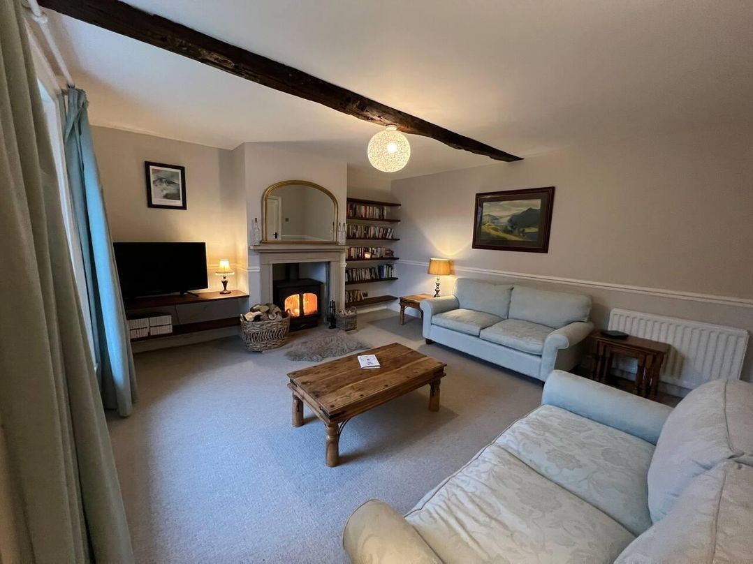 House Sleeps 10 Pet friendly Parking