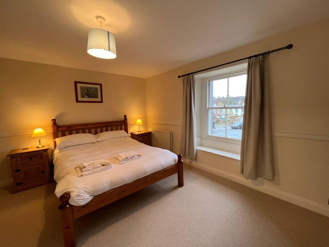 House Sleeps 10 Pet friendly Parking