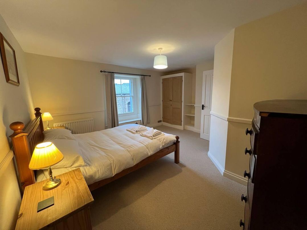 House Sleeps 10 Pet friendly Parking