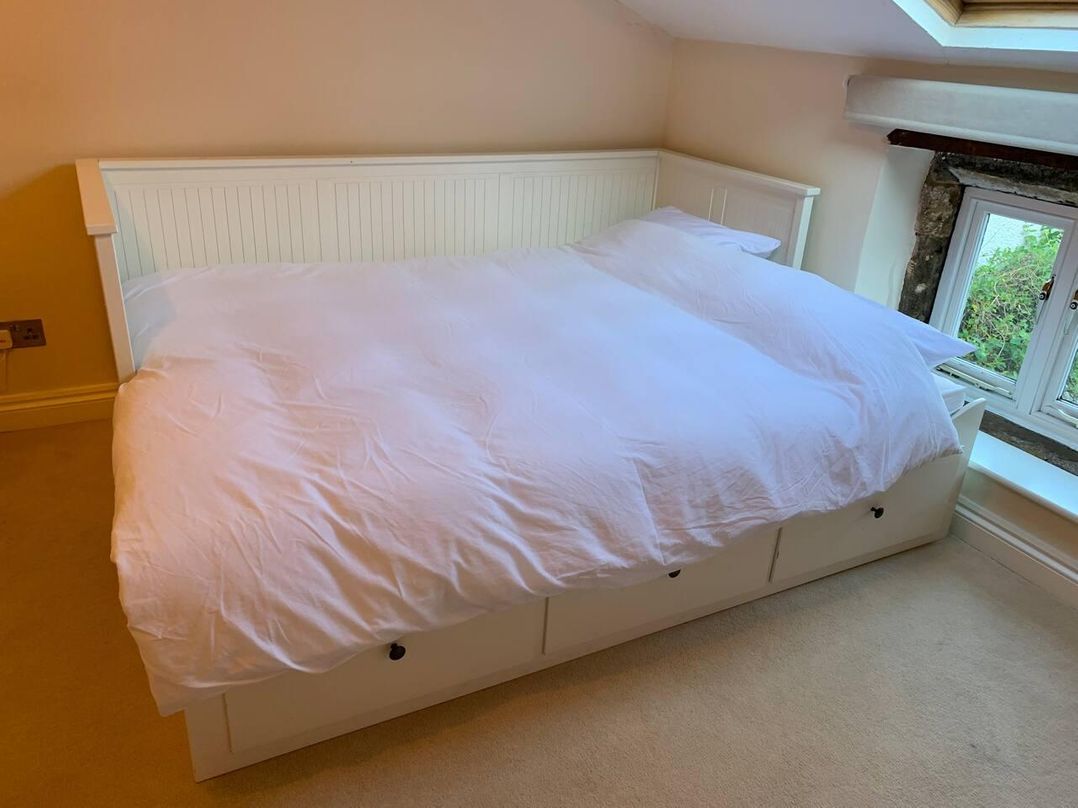 House Sleeps 10 Pet friendly Parking