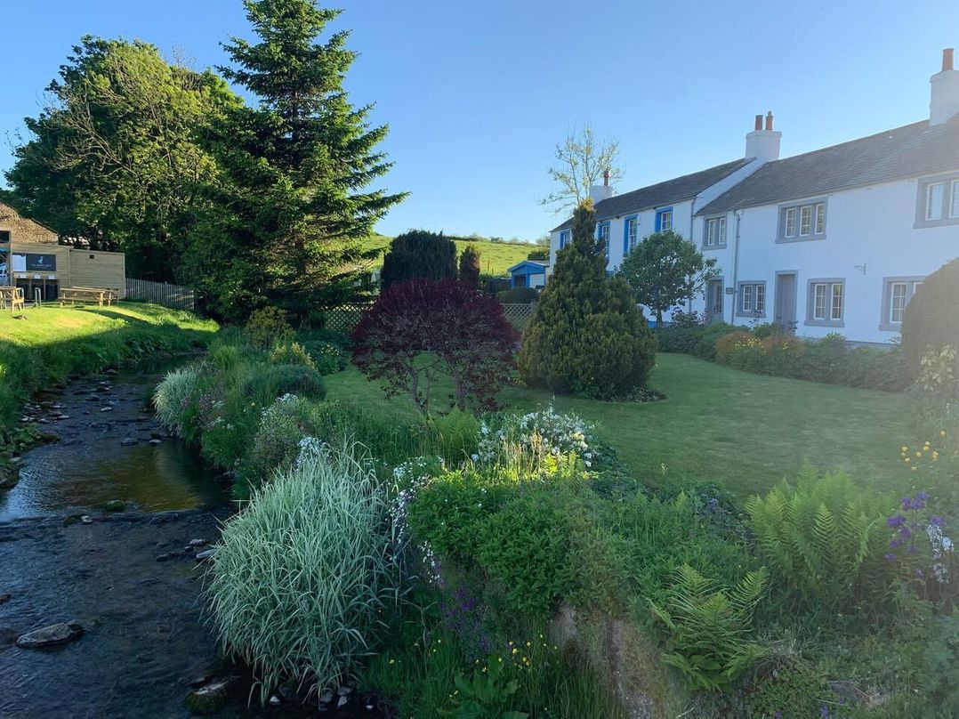 House Sleeps 10 Pet friendly Parking