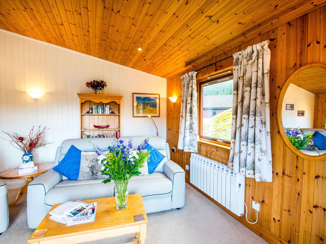 Raven Lodge with beautiful views of Loch Dochart