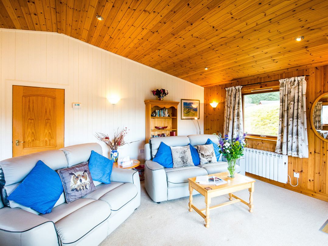 Raven Lodge with beautiful views of Loch Dochart