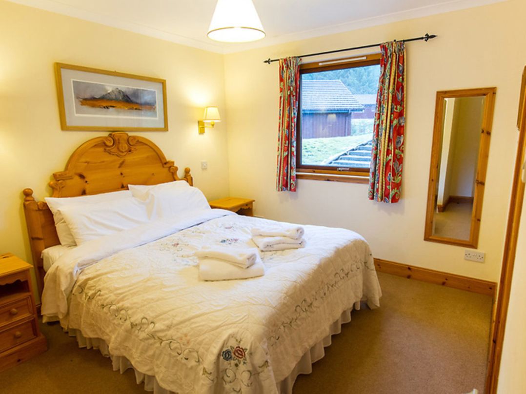 Raven Lodge with beautiful views of Loch Dochart