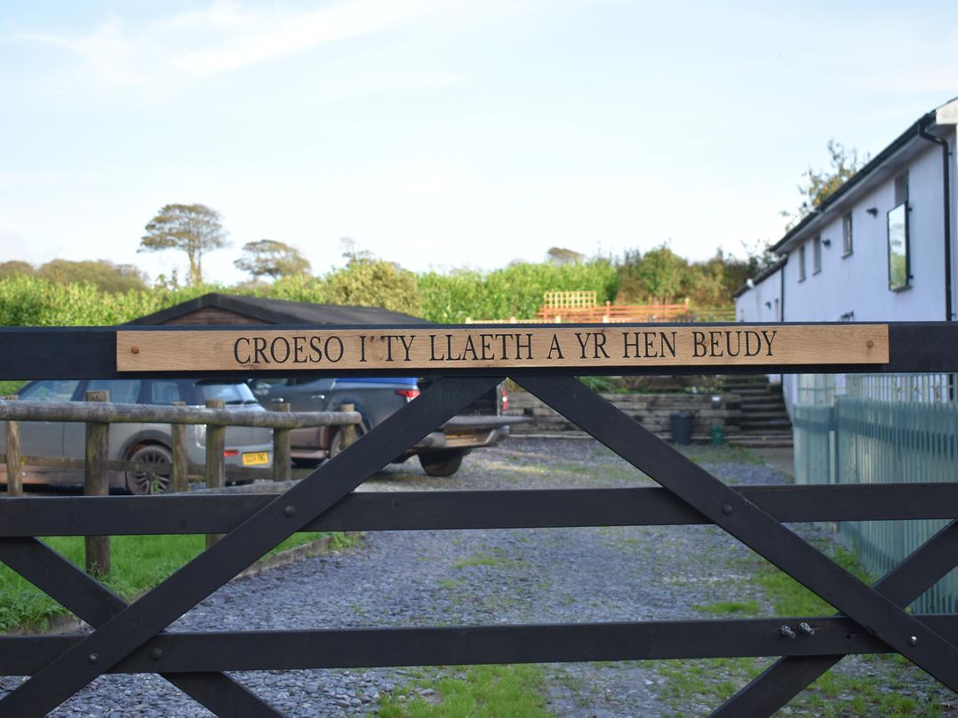Yr Hen Beudy Barn Conversion Sleeps 4 Dogs Ok