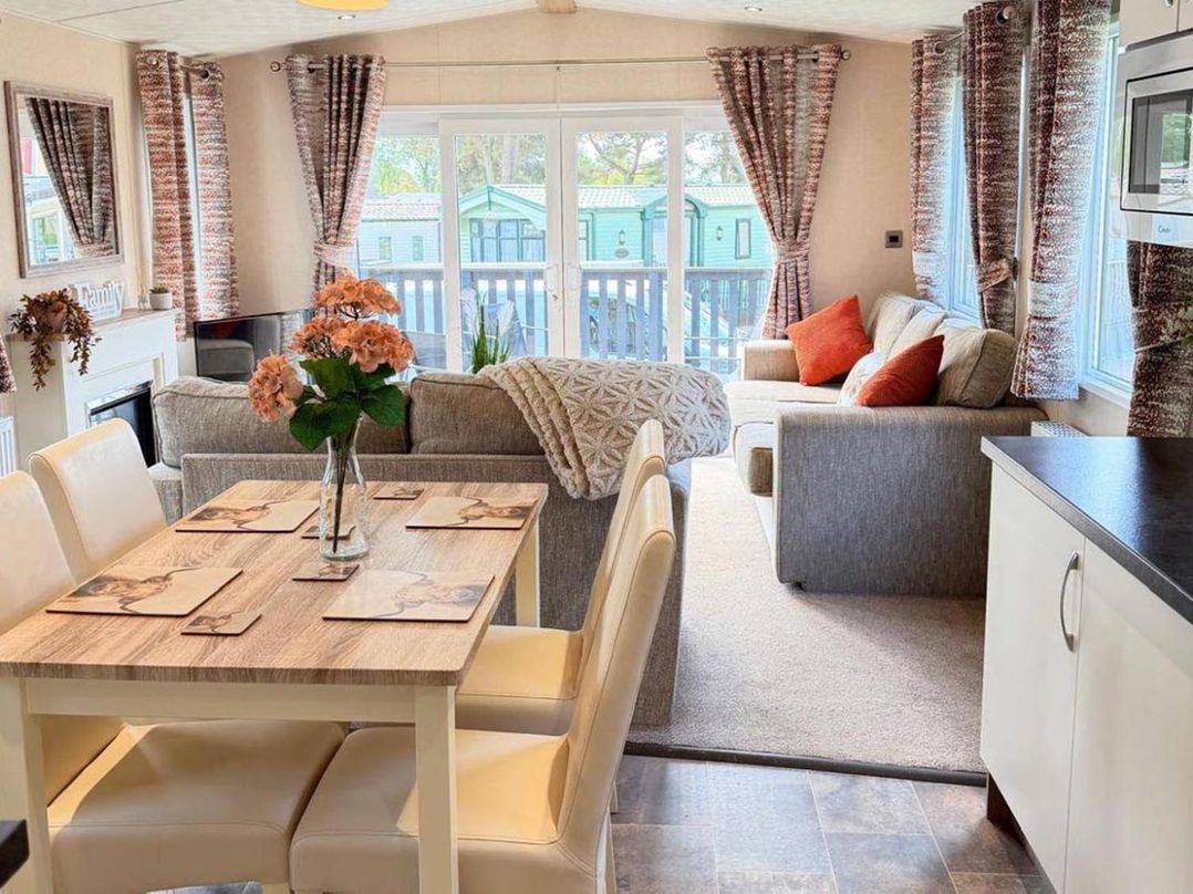 Lillardsedge Luxury Caravan Sleeps 6 with Parking