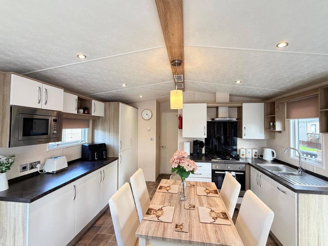 Lillardsedge Luxury Caravan Sleeps 6 with Parking