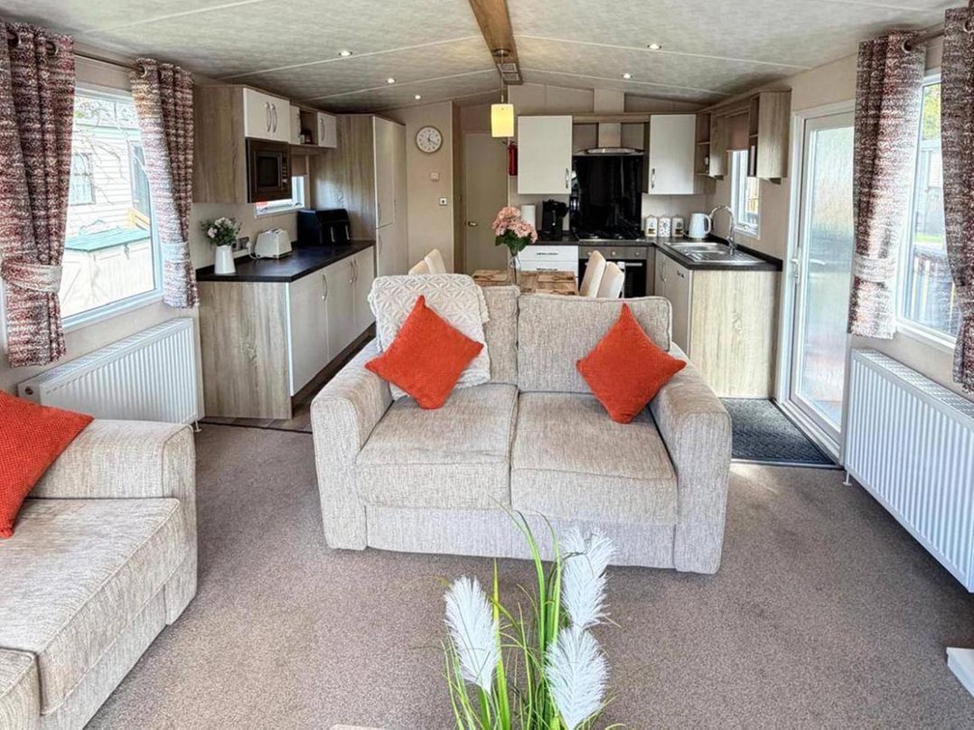 Lillardsedge Luxury Caravan Sleeps 6 with Parking
