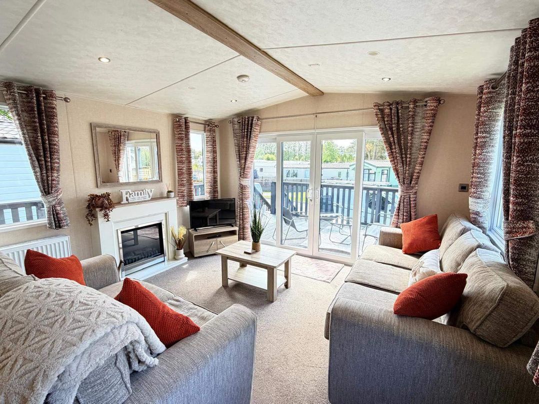 Lillardsedge Luxury Caravan Sleeps 6 with Parking