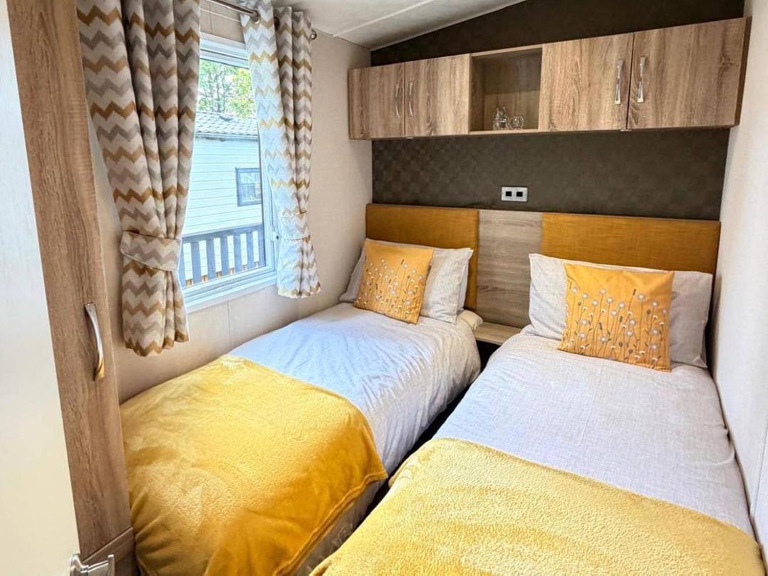Lillardsedge Luxury Caravan Sleeps 6 with Parking