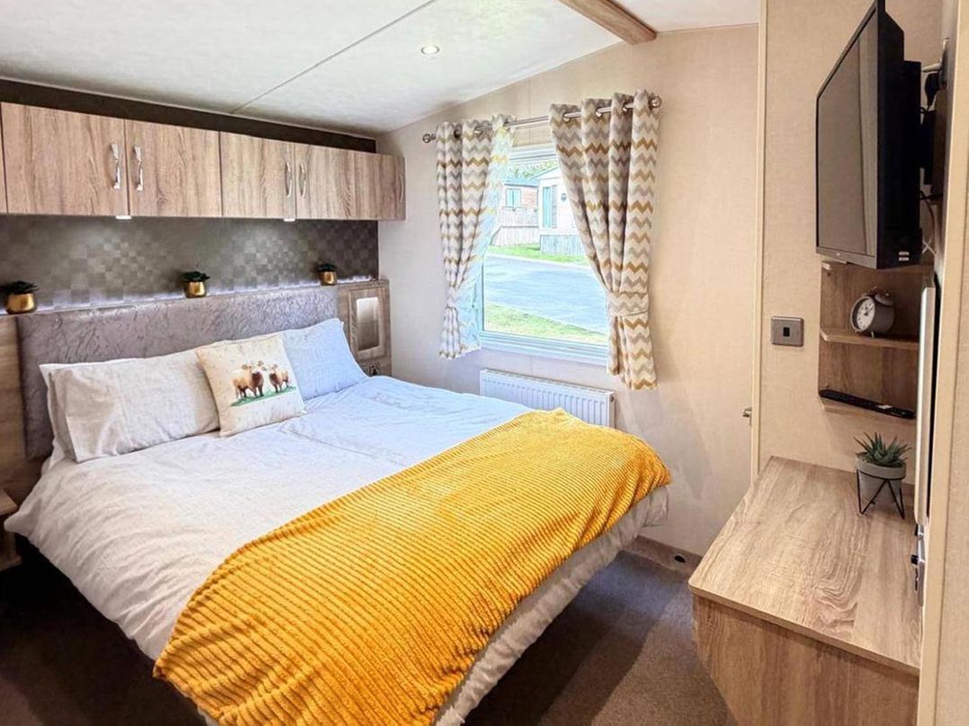 Lillardsedge Luxury Caravan Sleeps 6 with Parking
