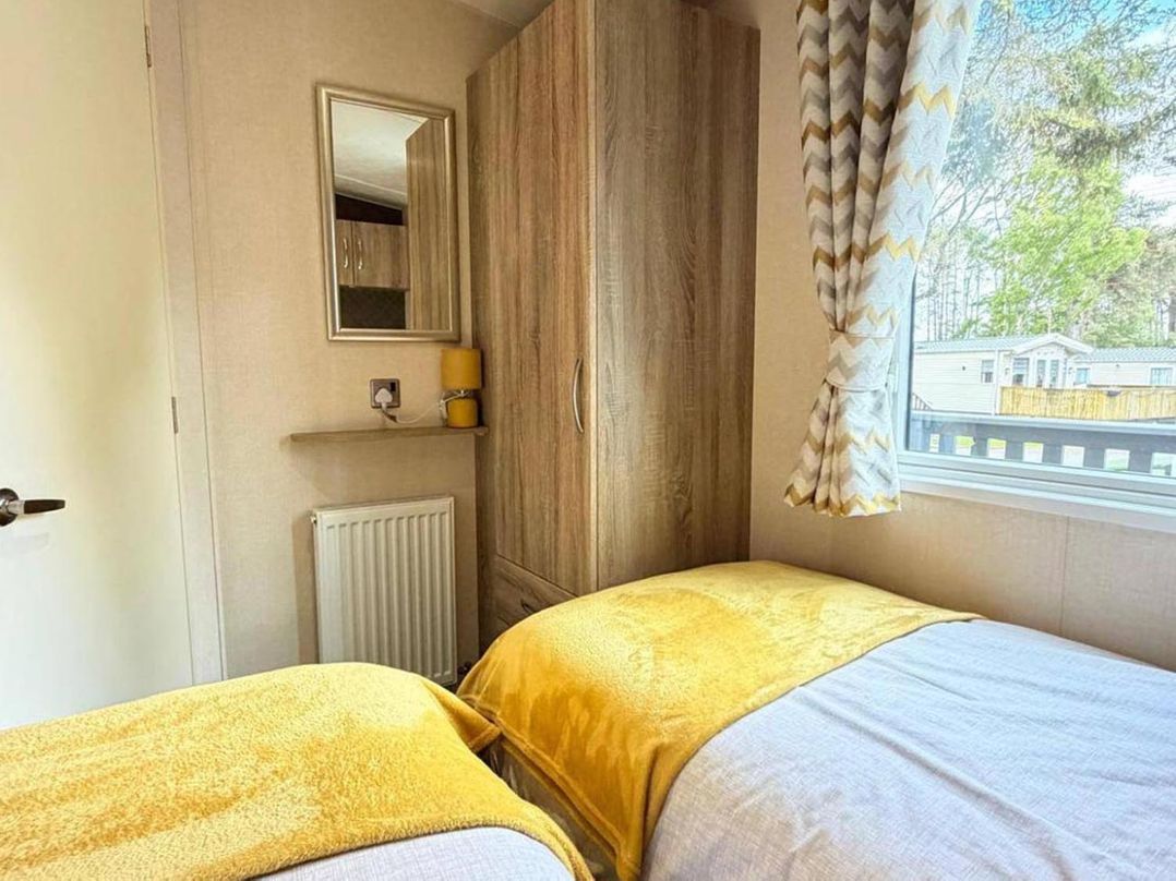 Lillardsedge Luxury Caravan Sleeps 6 with Parking