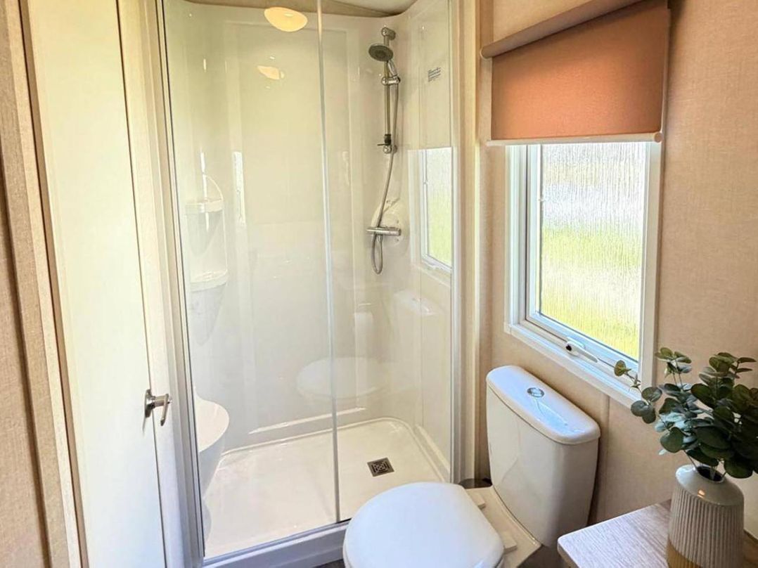 Lillardsedge Luxury Caravan Sleeps 6 with Parking
