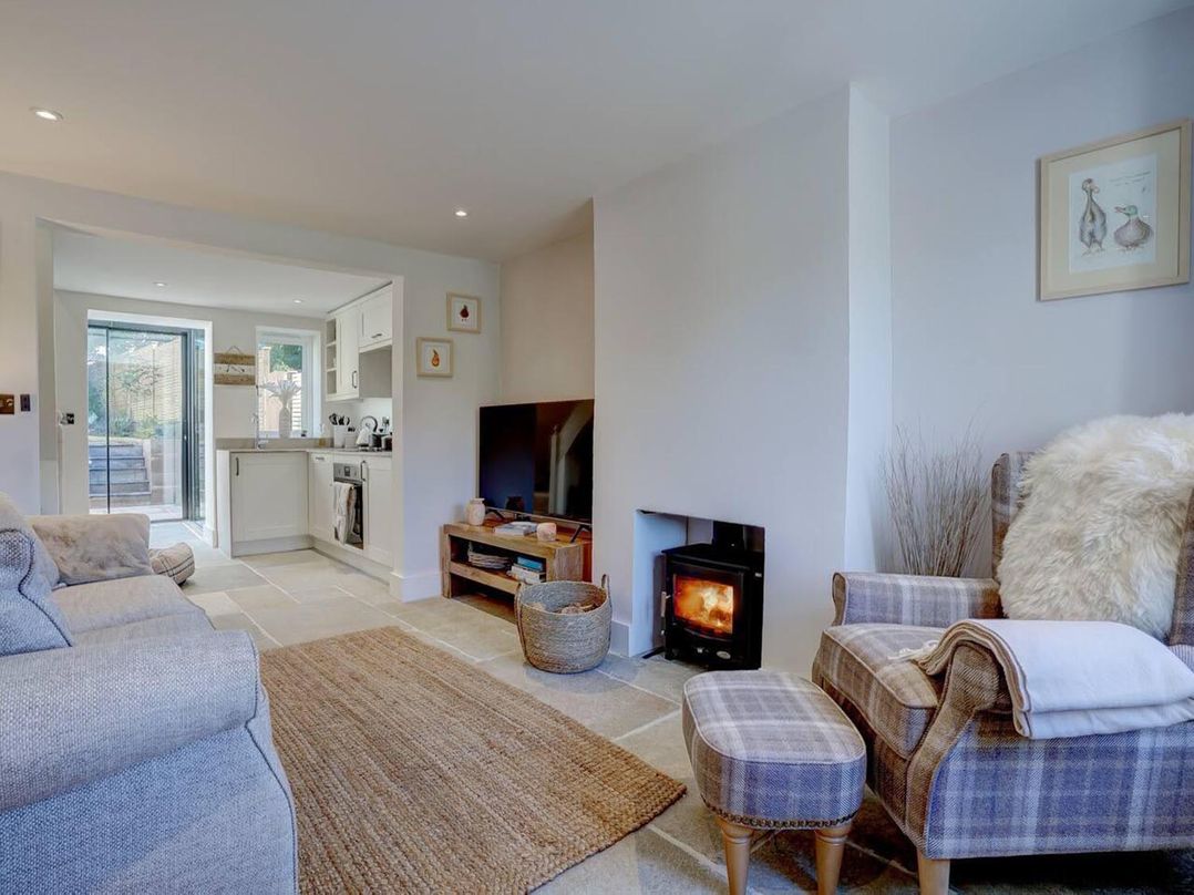 1 Bed Cottage Sleeps 2 with Hot Tub Pets Welcome