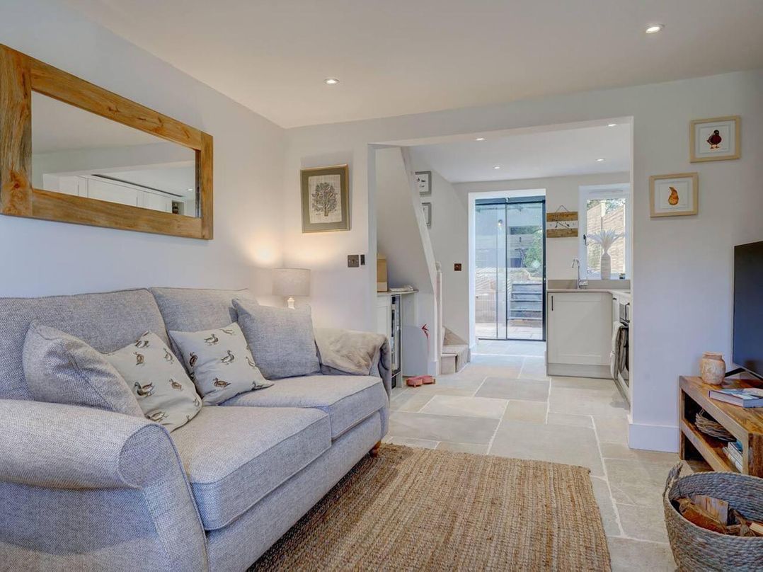 1 Bed Cottage Sleeps 2 with Hot Tub Pets Welcome