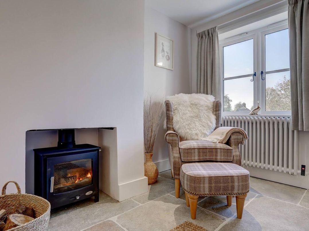 1 Bed Cottage Sleeps 2 with Hot Tub Pets Welcome