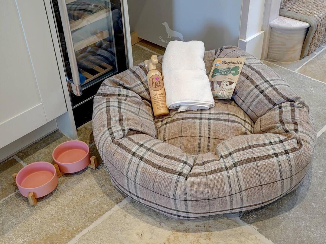 1 Bed Cottage Sleeps 2 with Hot Tub Pets Welcome