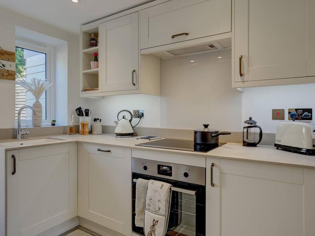 1 Bed Cottage Sleeps 2 with Hot Tub Pets Welcome