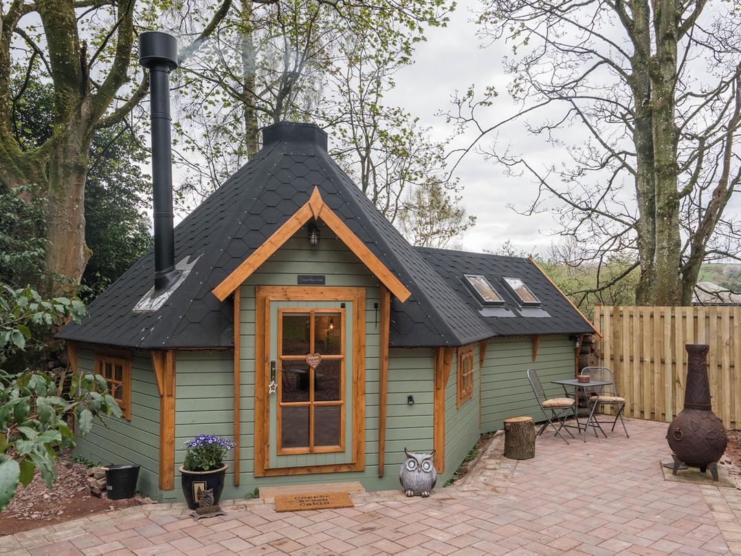Punch Tree Cabins Outdoor Bath Wood Burner