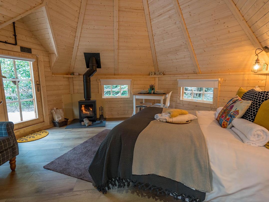 Punch Tree Cabins Outdoor Bath Wood Burner