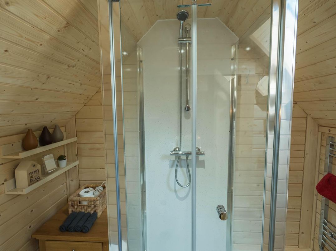 Punch Tree Cabins Outdoor Bath Wood Burner