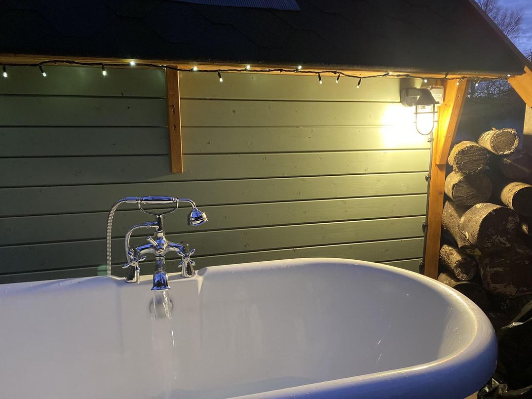Punch Tree Cabins Outdoor Bath Wood Burner