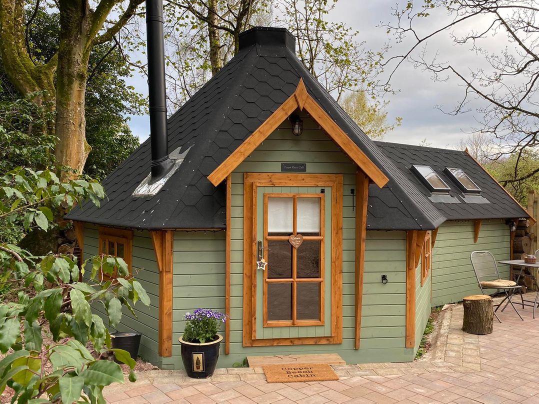 Punch Tree Cabins Outdoor Bath Wood Burner