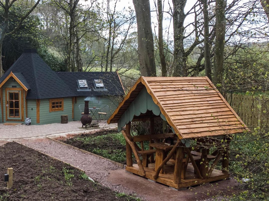 Punch Tree Cabins Outdoor Bath Wood Burner
