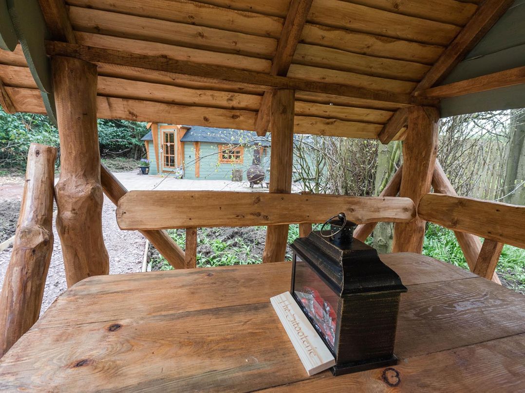 Punch Tree Cabins Outdoor Bath Wood Burner