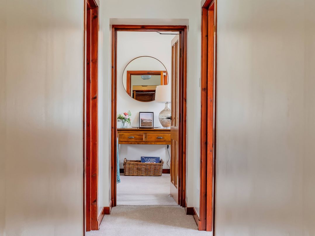 Apartment Sleeps 5 with Parking