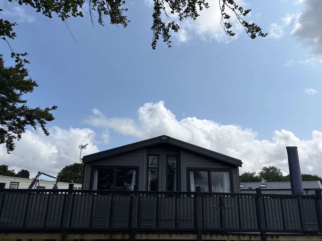 Harrogate Lodge Sleeps4 South Facing Decking
