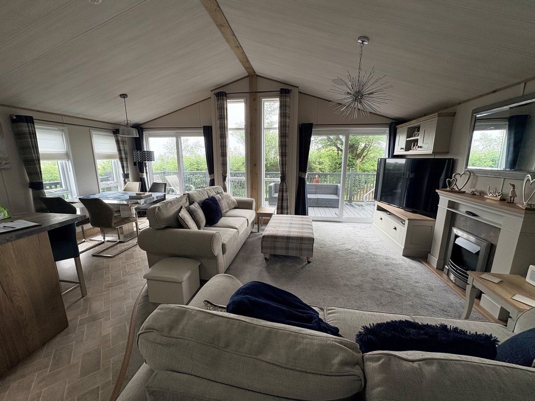 Harrogate Lodge Sleeps4 South Facing Decking