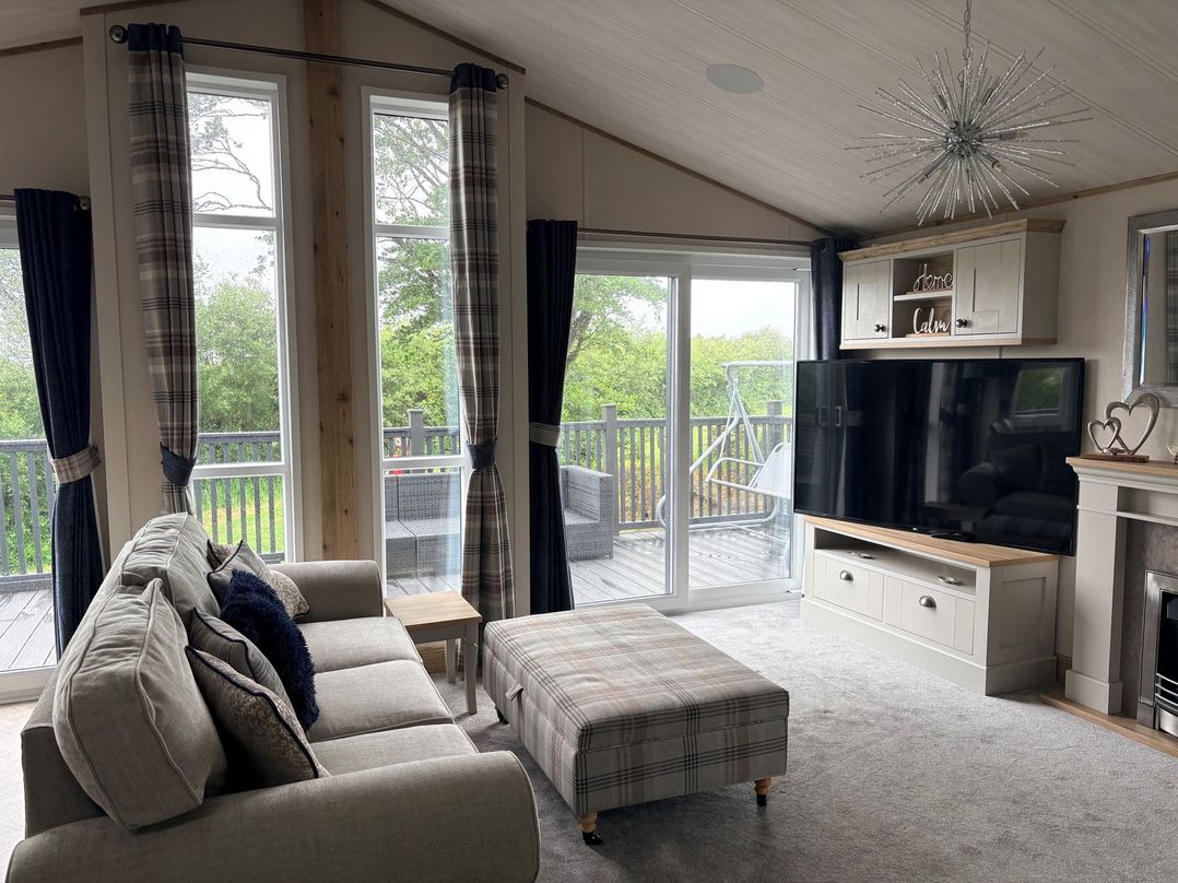Harrogate Lodge Sleeps4 South Facing Decking